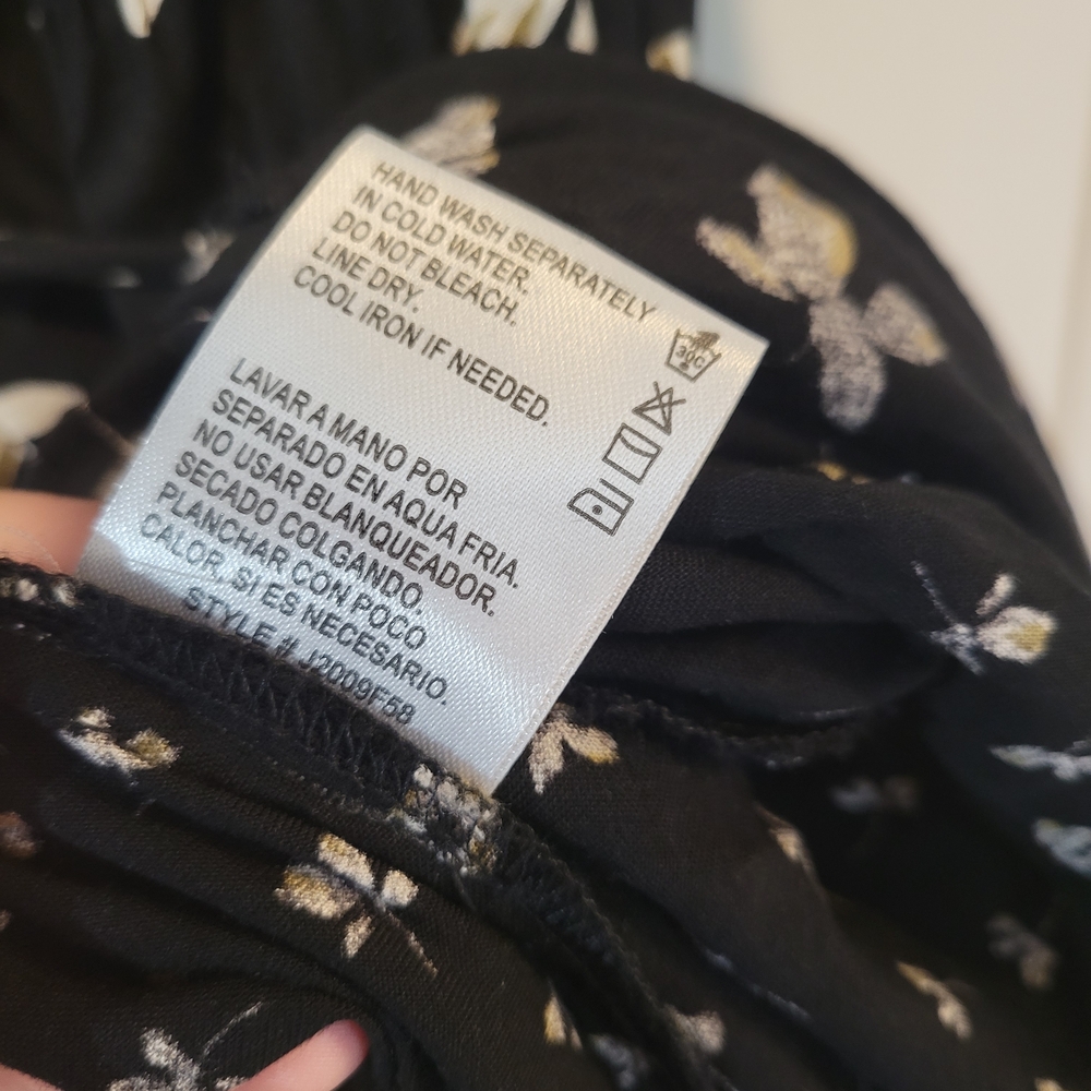 Chic Black Floral Midi Dress - Picture 6 of 7